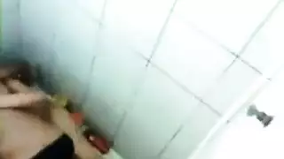 سكس ينيك زوجته حتى يقذف في كسا وتحبل