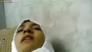 تتألم الشقراء