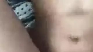 الخت تمارس الجنس مع اخوها و امه موجودة من اجل الحصلول على ريموت التلفاز
