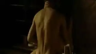 مراهقة على الكاميرا تمص قضيباً حتى ينزل الرجال حمولتهم على وجهها