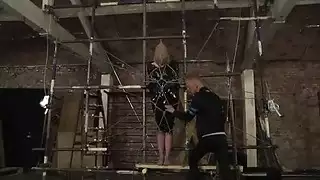 آسيوية عمياء تُمارس الجنس وهي ترتدي بنطال أبيض ضيق