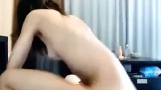 شقراء مذهلة تأخذ أكبر قضيب في حياتها وتنتهي بوجه مغطى بالسائل المنوي