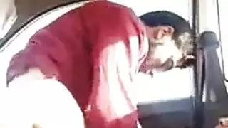 مص قضيب في السيارة لفتاة هندية محجبة يؤدي إلى اختراق مهبلي شغوف