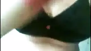 اجمل شاب يمص صدر فتاة