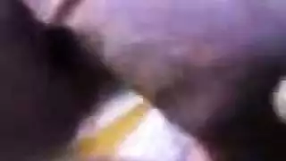 فتاة سودانية مثيرة تختنق من قضيب صلب وكبير