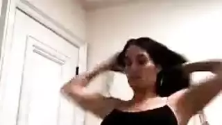 استكشاف سحاقي: نيكي بيلا وإميلي ويليس في لعق فرج صريح