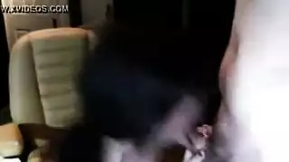 امرأة سمراء حسي تمتص ديك ثم يركبها مثل البرية حتى تنفجر من المتعة