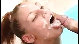 عاهرة الجيم الممتلئة تلعق كسها مدربة لياقة مثيرة