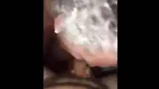 المداعبات الجليدية تتحول إلى ضرب شرجي قاسي لعاهرة ناضجة