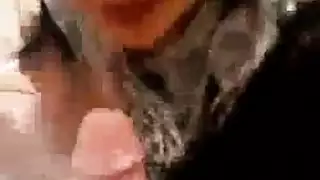 اثنان من التدخين الأطفال الساخنة يصنعون أحيانا مقاطع الفيديو الجنسية بينما لا أحد يراقبهم في العمل