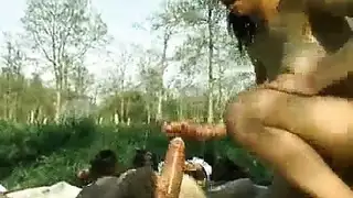 تخلع حجابها وتنتاك