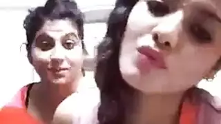 جماع مزدوج لعاهرة جلدية مثارة