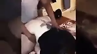 جماع خفي: شابان يمارسان الجنس مع زوجة الصديق